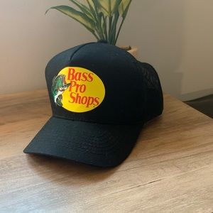Men’s black Bass pro trucker hat